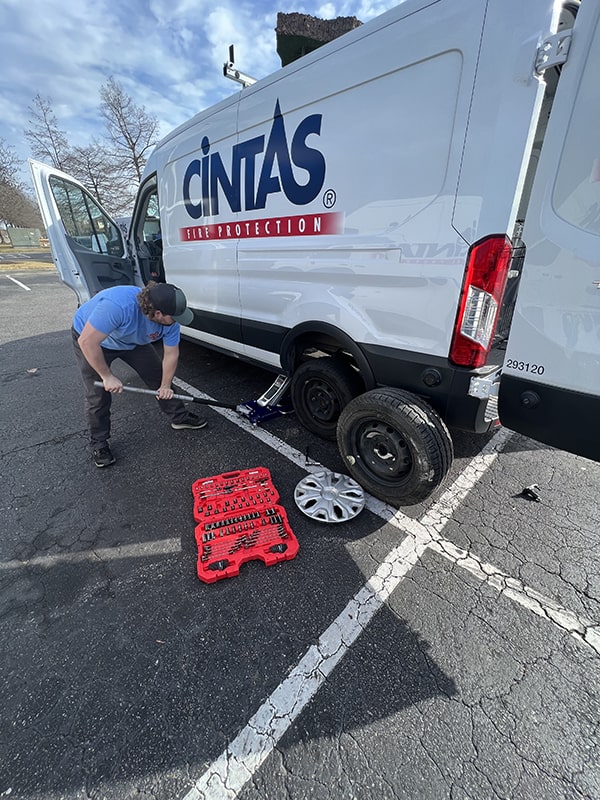 888 Tows jacking up a work van to change tire